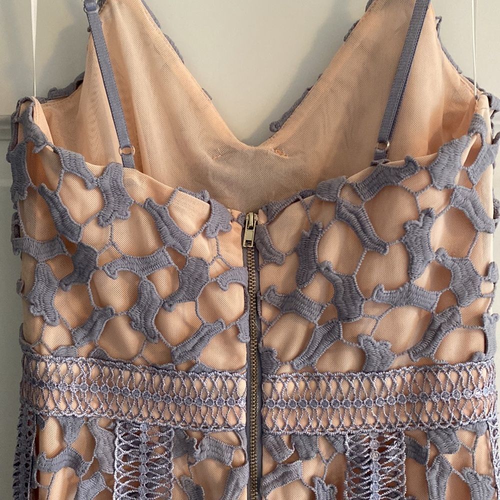 EUC. Elliatt "Tingle" Periwinkle lace dress with nude underlay - XS - Picture 4 of 13